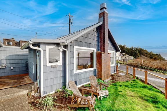 Quaint oceanfront hideaway with open layout fireplace central AC and gas grill