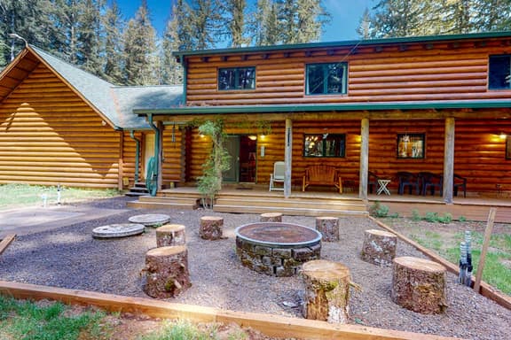 Secluded Forest Lodge steps from the Wilson River