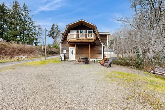 Cozy cabin with fireplace and WiFi fishing and boats welcome dog friendly - Image 1
