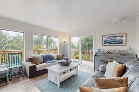 Spacious dog friendly home with ocean views full kitchen washer and dryer
